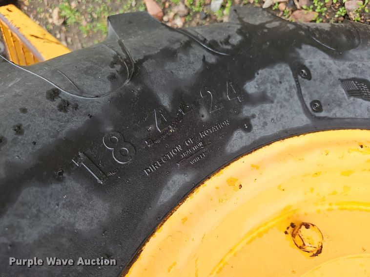 image for item DT6813 1981 John Deere 410B backhoe