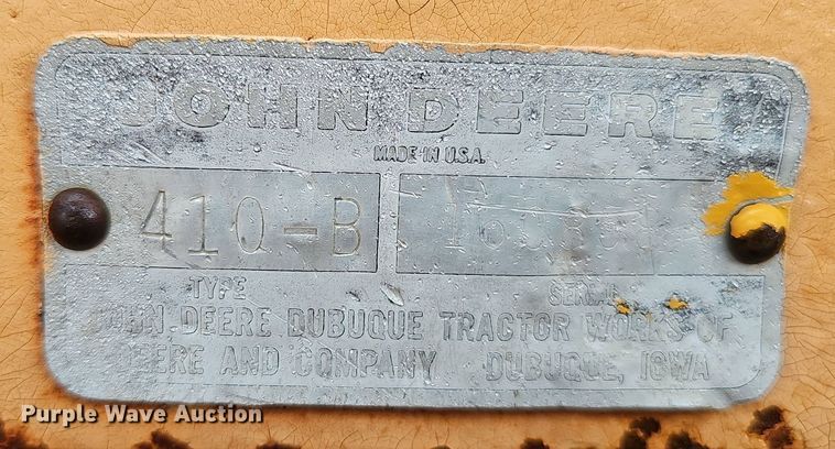 image for item DT6813 1981 John Deere 410B backhoe