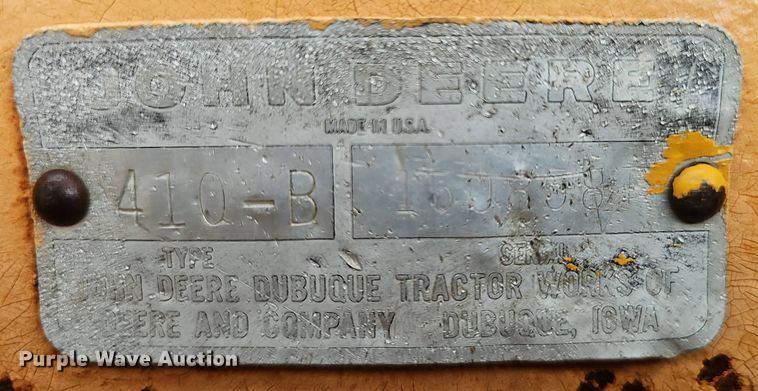 image for item DT6813 1981 John Deere 410B backhoe