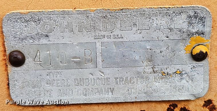 image for item DT6813 1981 John Deere 410B backhoe