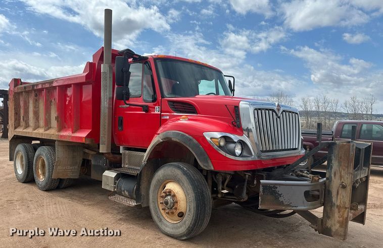 image for item DT7172 2010 International 7600 dump truck