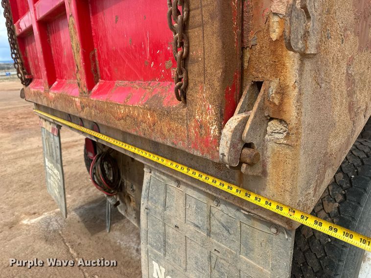 image for item DT7172 2010 International 7600 dump truck