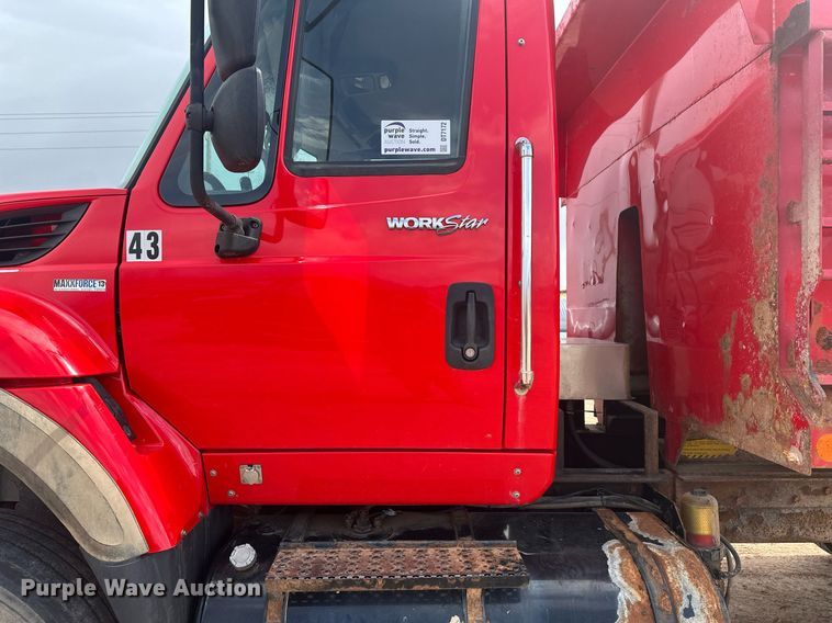 image for item DT7172 2010 International 7600 dump truck