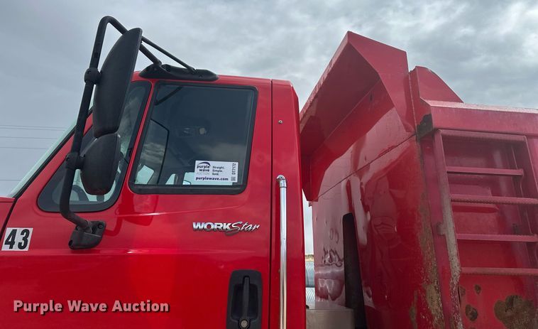 image for item DT7172 2010 International 7600 dump truck
