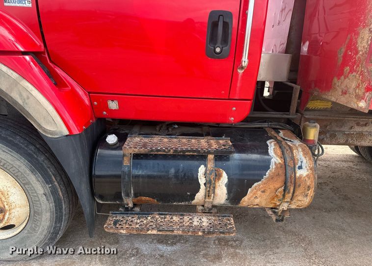 image for item DT7172 2010 International 7600 dump truck