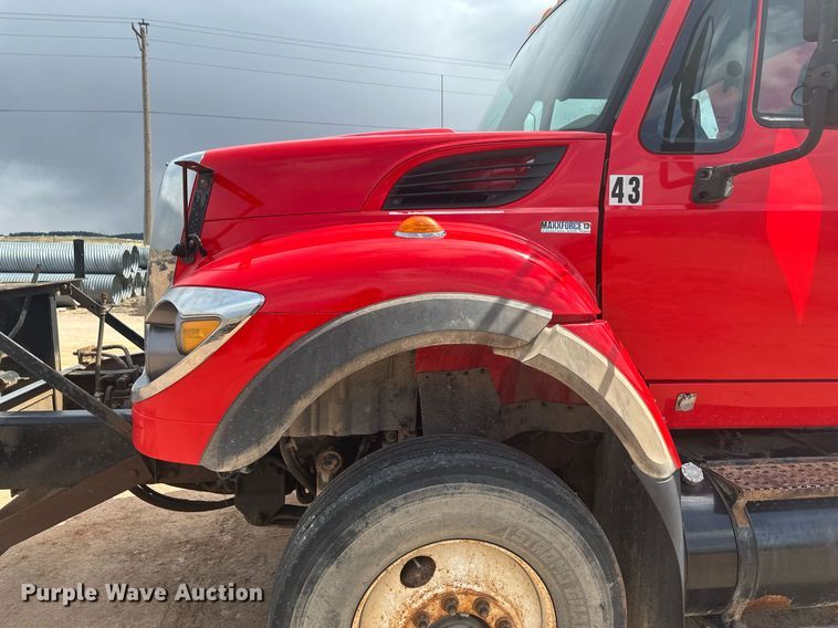 image for item DT7172 2010 International 7600 dump truck