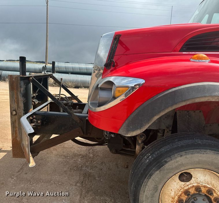 image for item DT7172 2010 International 7600 dump truck