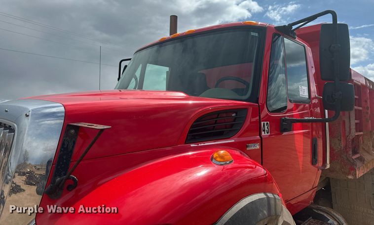 image for item DT7172 2010 International 7600 dump truck