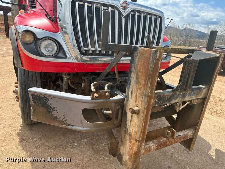 image for item DT7172 2010 International 7600 dump truck