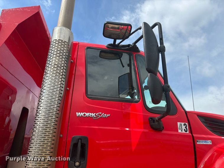 image for item DT7172 2010 International 7600 dump truck