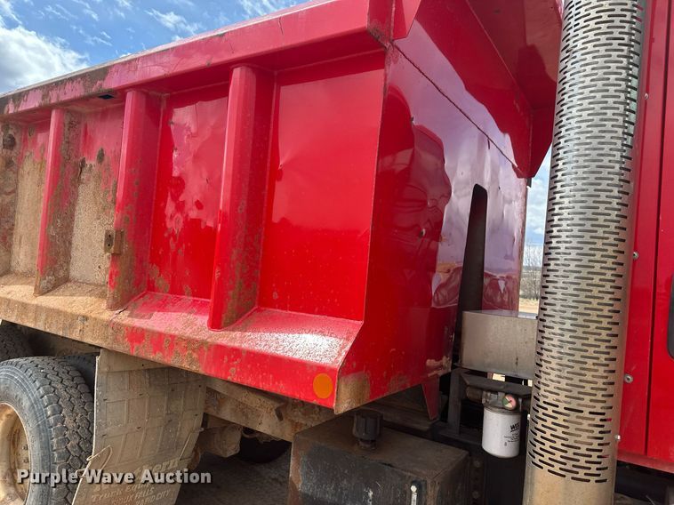 image for item DT7172 2010 International 7600 dump truck