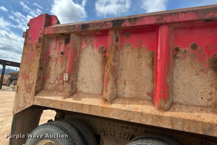 image for item DT7172 2010 International 7600 dump truck