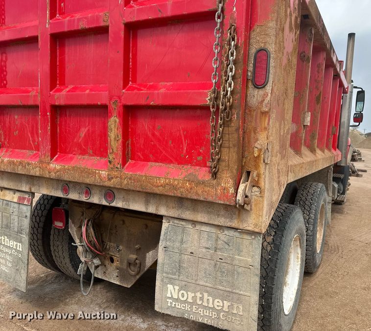 image for item DT7172 2010 International 7600 dump truck