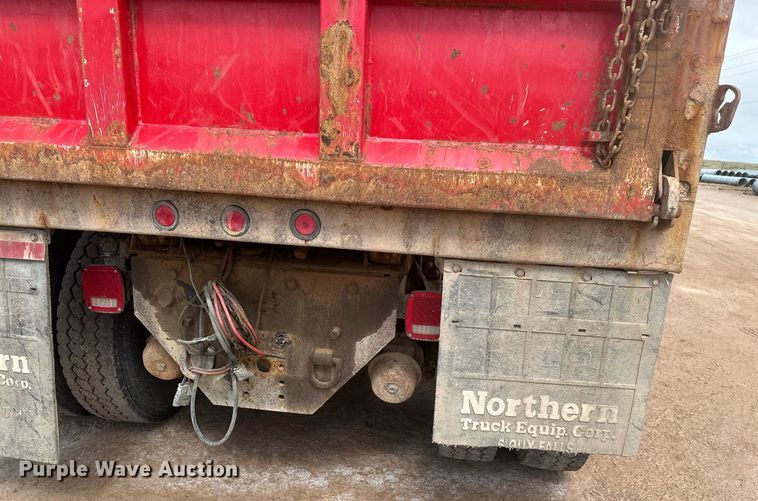 image for item DT7172 2010 International 7600 dump truck