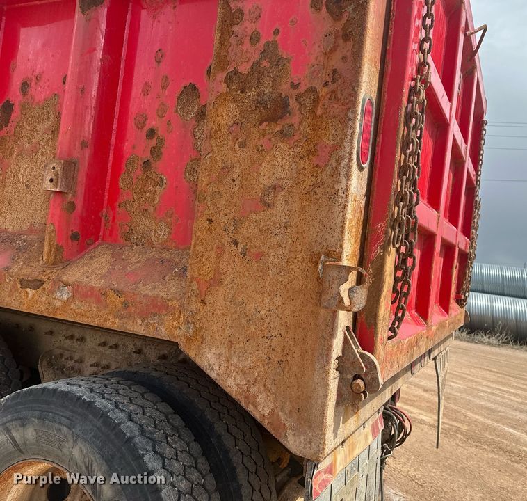 image for item DT7172 2010 International 7600 dump truck