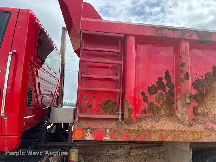 image for item DT7172 2010 International 7600 dump truck