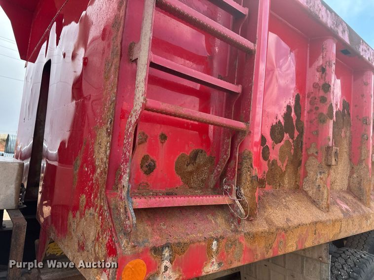 image for item DT7172 2010 International 7600 dump truck