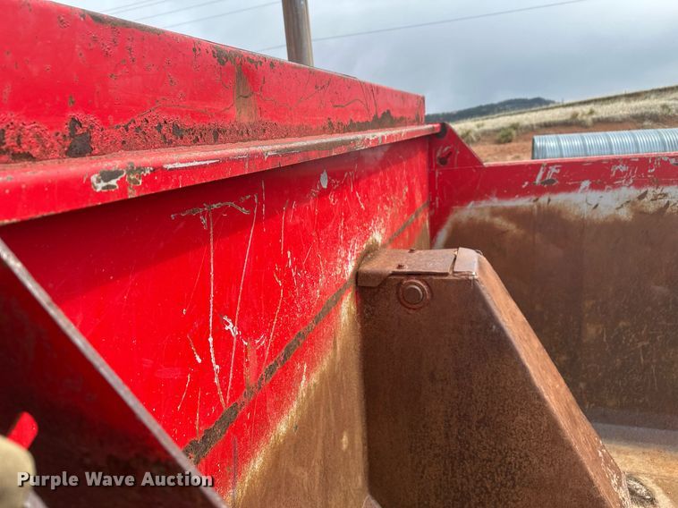 image for item DT7172 2010 International 7600 dump truck