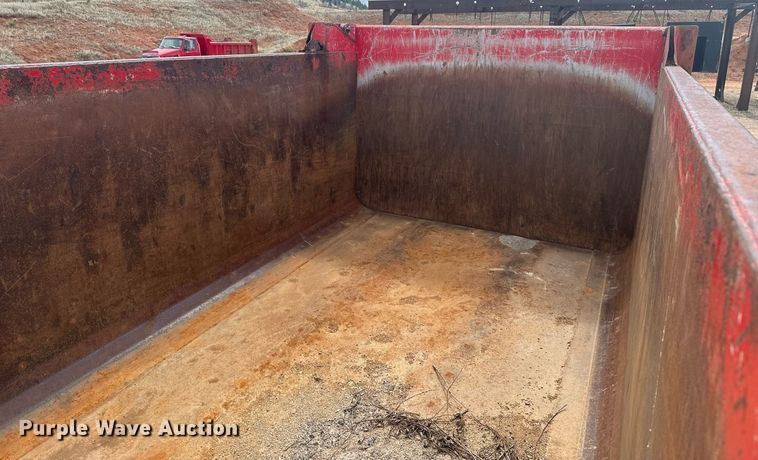 image for item DT7172 2010 International 7600 dump truck