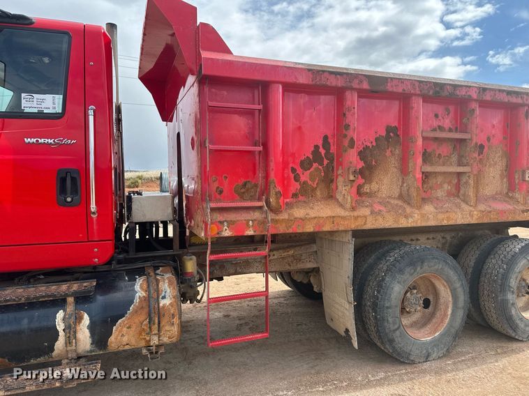 image for item DT7172 2010 International 7600 dump truck