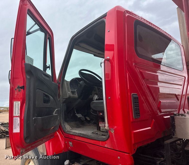 image for item DT7172 2010 International 7600 dump truck