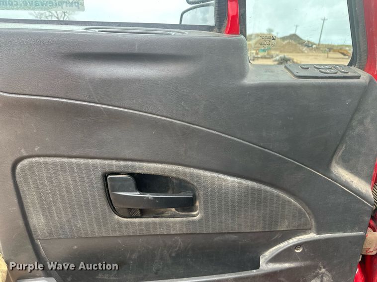 image for item DT7172 2010 International 7600 dump truck