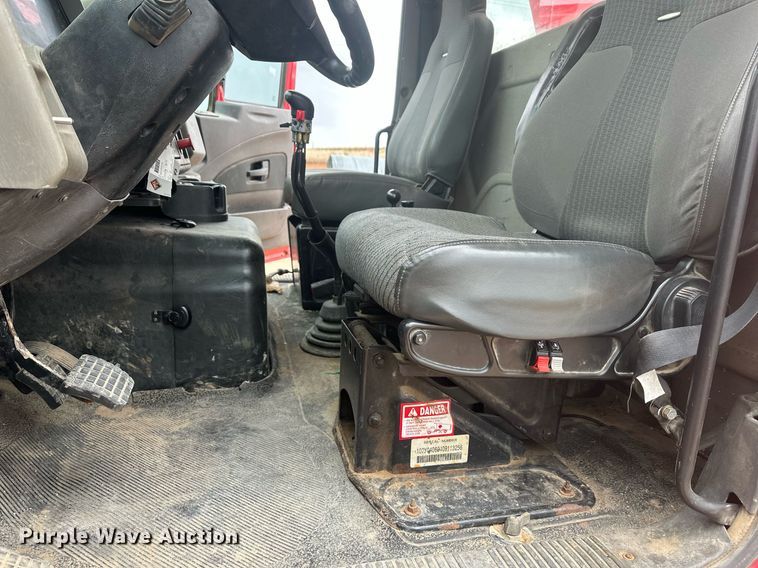 image for item DT7172 2010 International 7600 dump truck