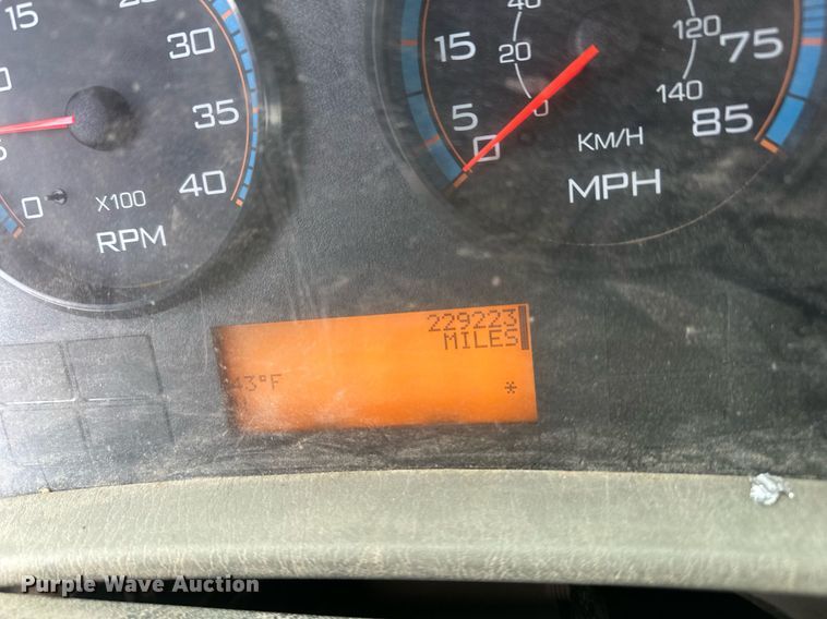 image for item DT7172 2010 International 7600 dump truck