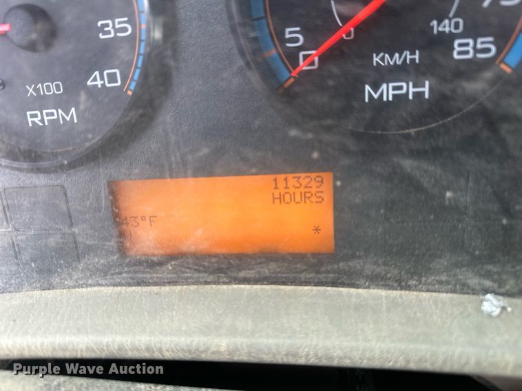 image for item DT7172 2010 International 7600 dump truck