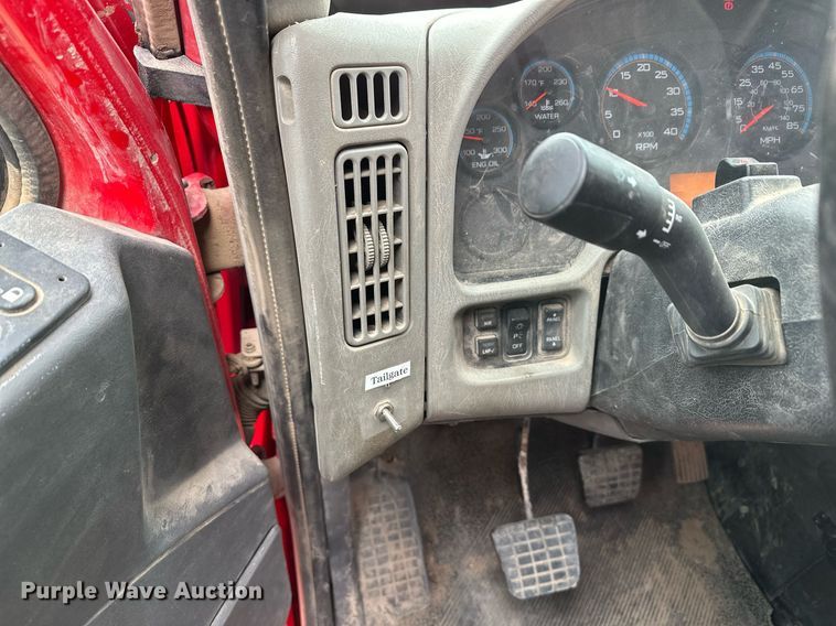 image for item DT7172 2010 International 7600 dump truck