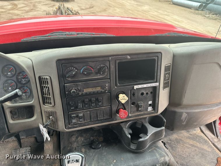 image for item DT7172 2010 International 7600 dump truck