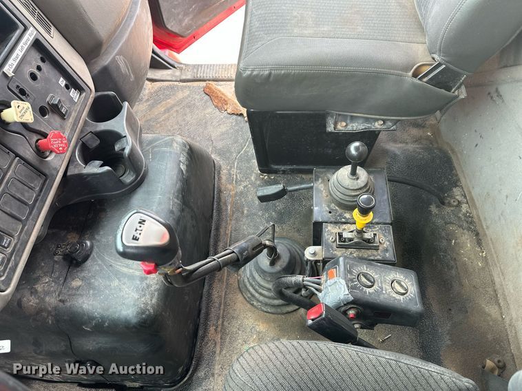 image for item DT7172 2010 International 7600 dump truck