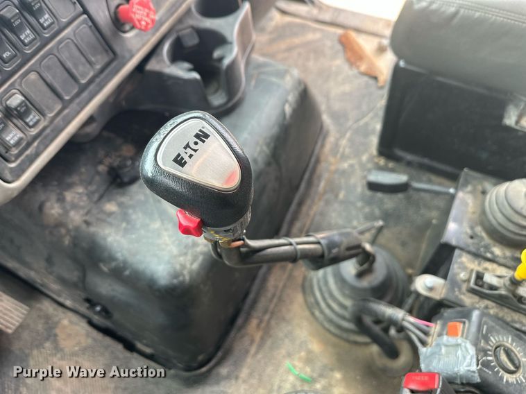 image for item DT7172 2010 International 7600 dump truck