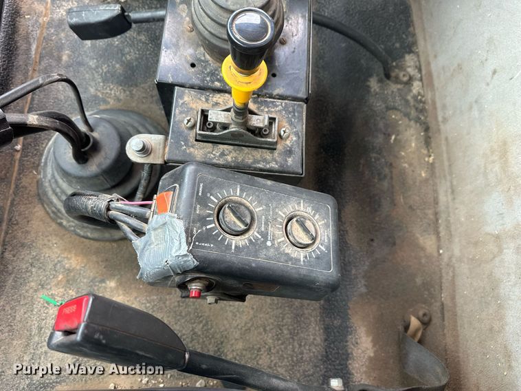 image for item DT7172 2010 International 7600 dump truck