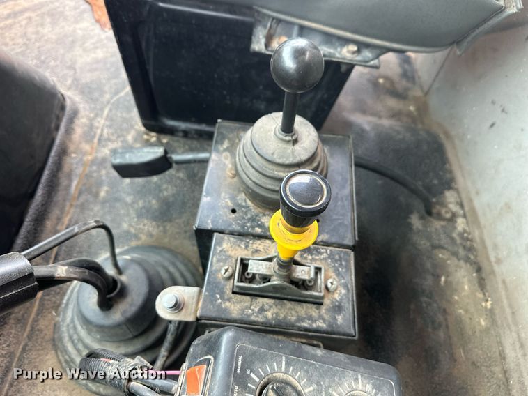 image for item DT7172 2010 International 7600 dump truck