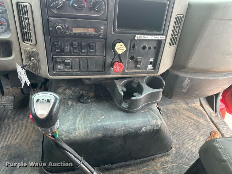 image for item DT7172 2010 International 7600 dump truck