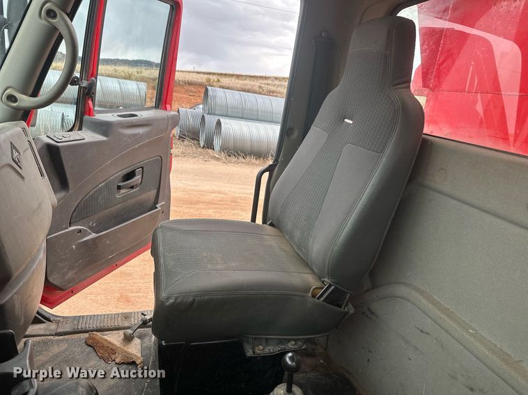 image for item DT7172 2010 International 7600 dump truck