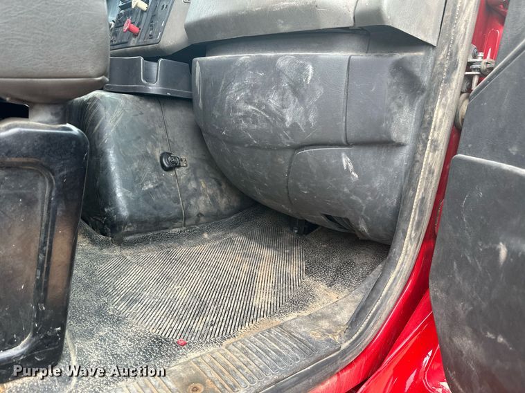 image for item DT7172 2010 International 7600 dump truck