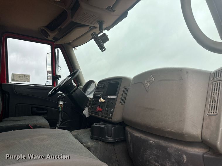 image for item DT7172 2010 International 7600 dump truck