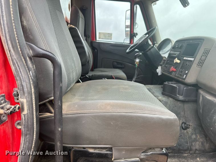 image for item DT7172 2010 International 7600 dump truck