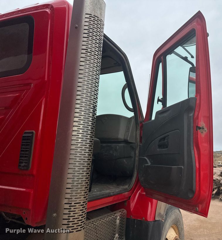 image for item DT7172 2010 International 7600 dump truck