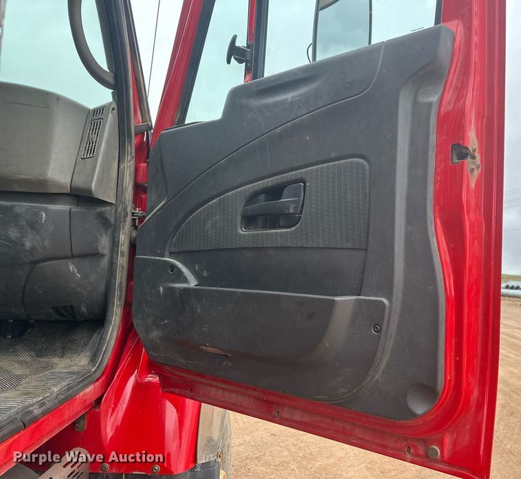 image for item DT7172 2010 International 7600 dump truck