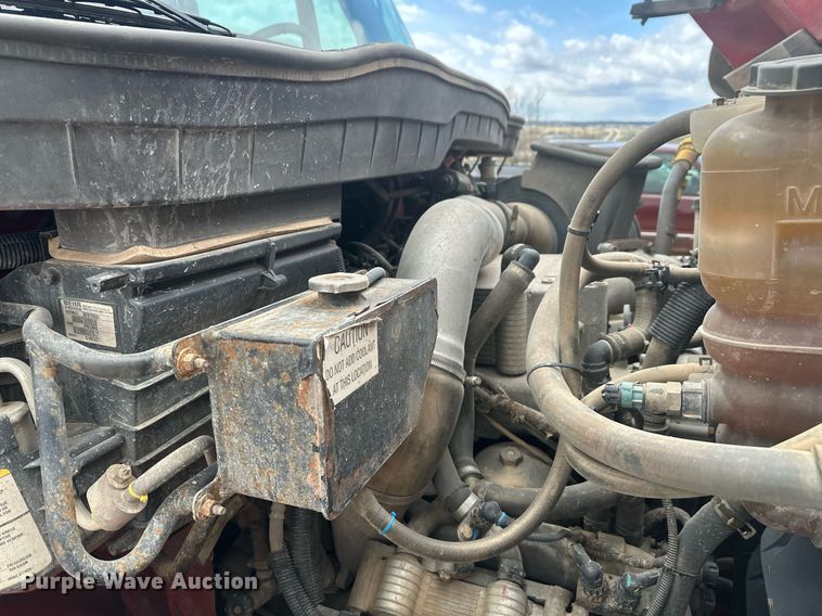 image for item DT7172 2010 International 7600 dump truck