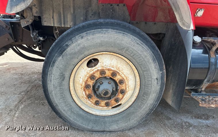 image for item DT7172 2010 International 7600 dump truck