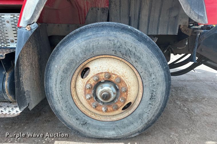 image for item DT7172 2010 International 7600 dump truck