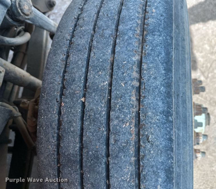 image for item DT7172 2010 International 7600 dump truck