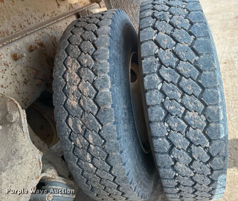 image for item DT7172 2010 International 7600 dump truck