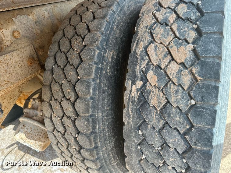 image for item DT7172 2010 International 7600 dump truck