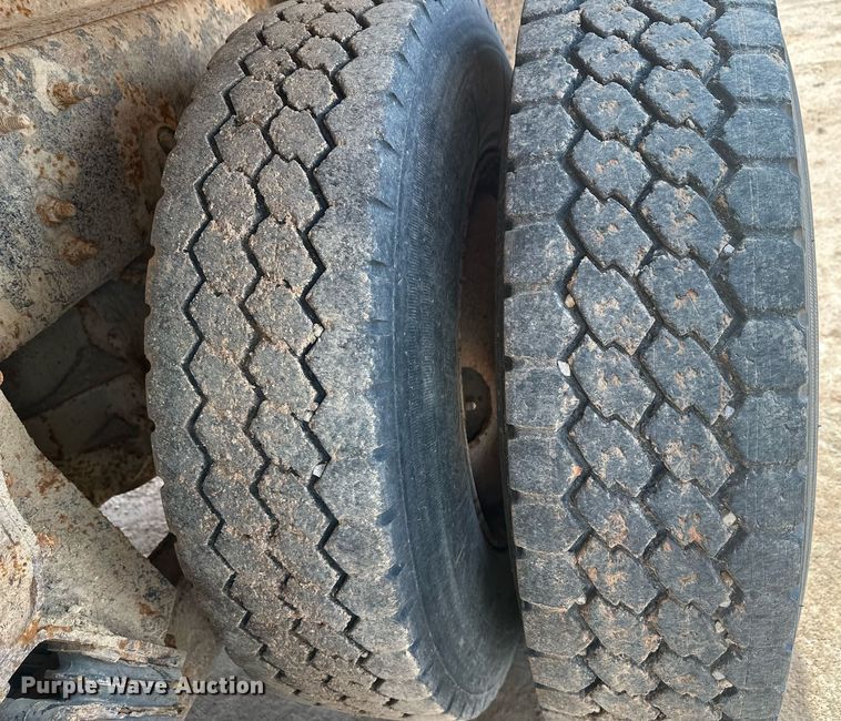 image for item DT7172 2010 International 7600 dump truck