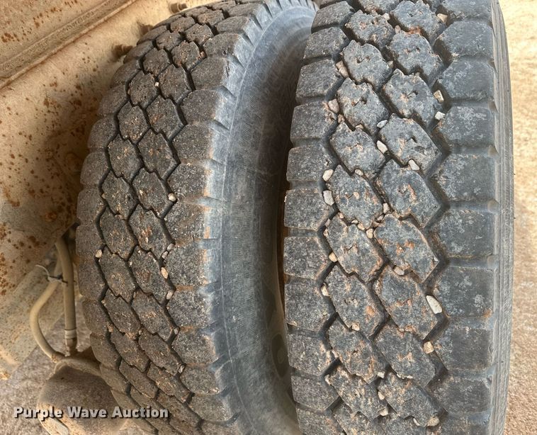 image for item DT7172 2010 International 7600 dump truck